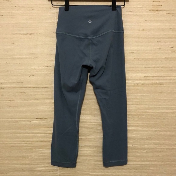 Lululemon Athletica Women’s Align High Rise Cropped Blue Gray Leggings size 4 - Picture 4 of 6
